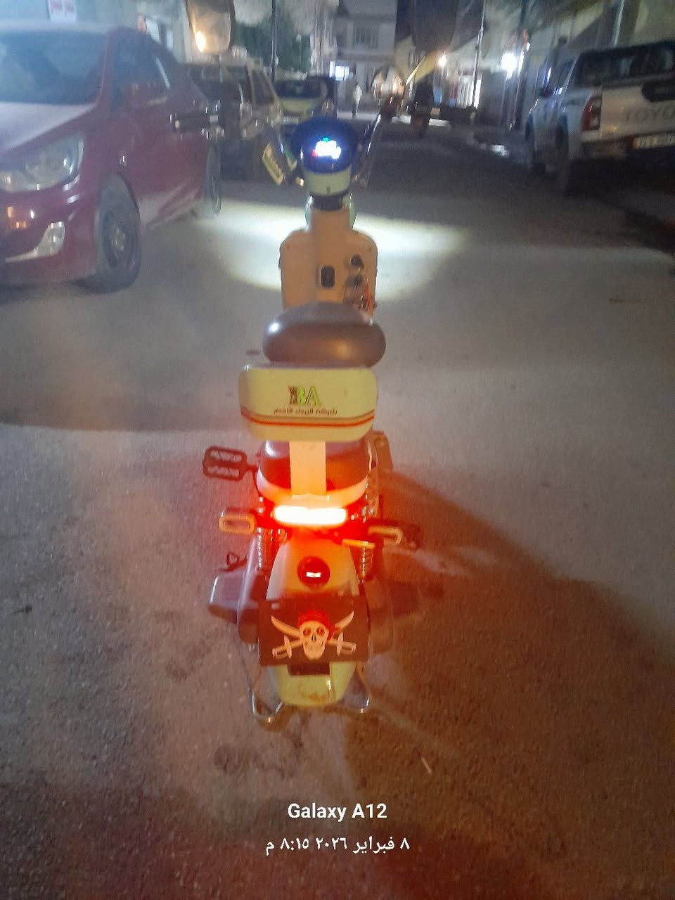 السلام عليكم دراجه شحن حجم 14 فول مواصفات 
1- بطاريات عدد4 (جدد)
2- سيوجات2
3-ملفه 800واط
4- سرعته الحقيقيه 65
5- تمشيك 30الى35 كيلو متر
6- لايت عالي ناصي اشاير يمنه يسره
7- بايدر 
بيه فقط جاملغ الامامي بي فطر ايراد تبديل عاملت عليه ب10 بل الصدريه الدراجه صار شهرين من أخذته من الشركه مستعمله قليل وبيه ضمان سنه من الشركه شحنه ايطول ساعتين بزايد مكاني بغداد السعر 225وبيه مجال دراجه جديد حيل ونضيفه الاتصال***********
