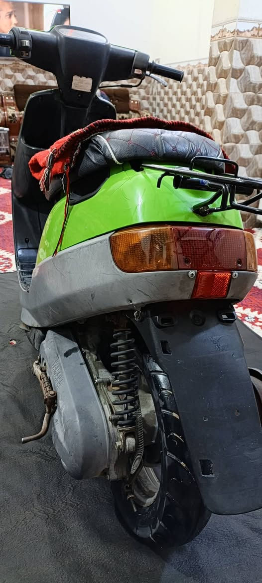 سلام عليكم درجة للبيع حلوه نقصه باتري وكلجات نص هندر تشتغل عدادات شغاله سعرها 300 وبيها مجال 
***********
