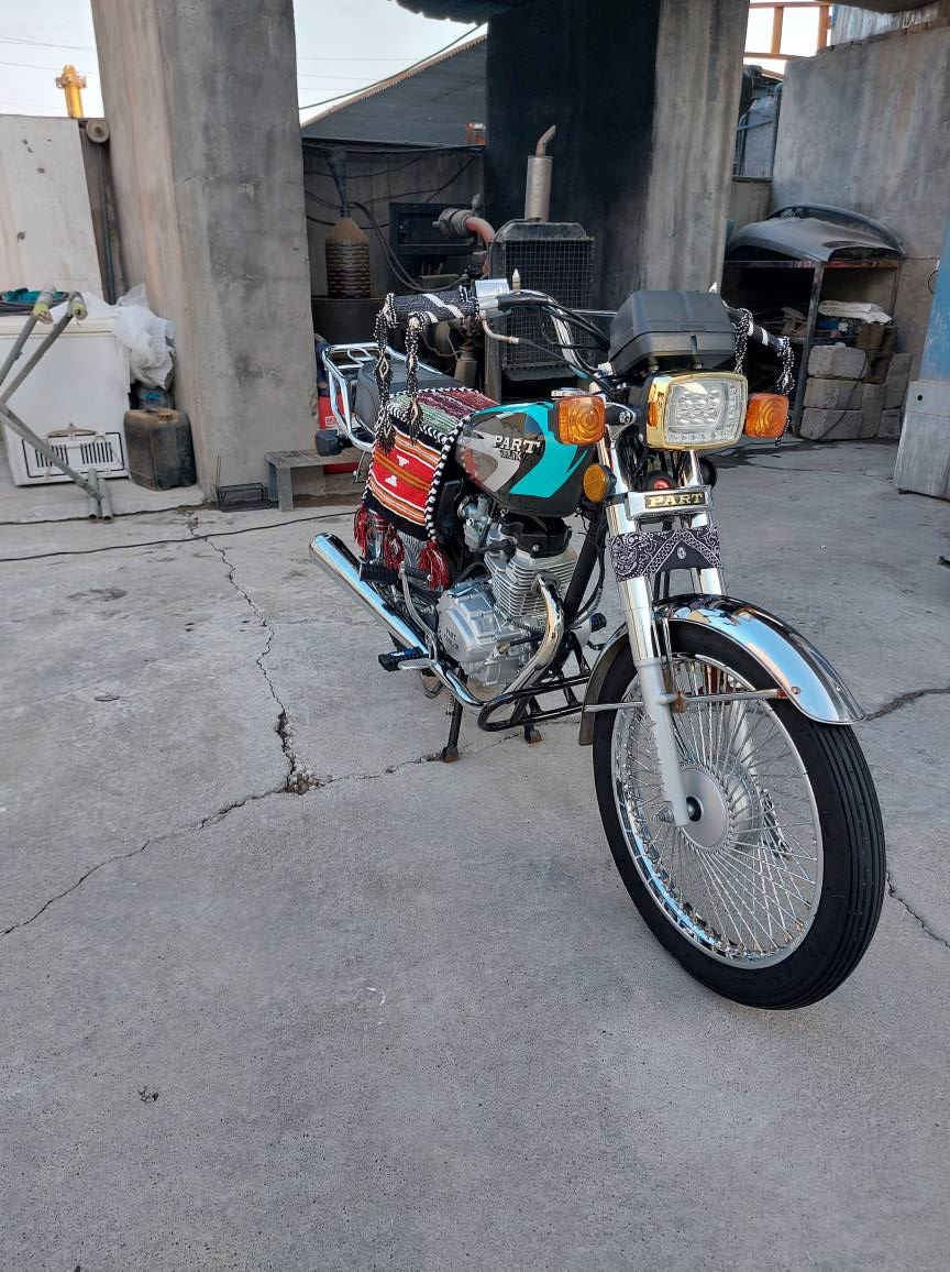 السلام عليكم للبيع بارت اربع غيارات موديل 2021 ماكينه كبس منفيس الأصلي موجود مع وراق جمرك ميتور كان مكرج اخو الجديد جاهز ما بدو ربع دينار / سعر 550الف مكان اربيل فملي مول  *********** أربيل, العراق
