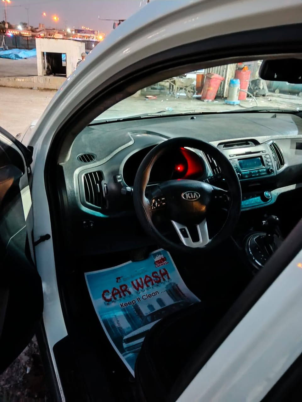 السلام عليكم
سبورتج 2014 خليجيه 
رقم اربيل الدولي باسمي تحويل مباشر 
مكينه 2000 دوش
بيه صبغ ربع جاملغ امامي يمنه اثر طخه 
وباب صدر 
يعني صبغ قطعه ونص 
وبابتين جهه سائق مفتوحات اصليات نفس لون بدون صبغ 
بدون دواخل لغود شواصي وحوض وتكم بيبان كلهن مكفولات بدون ايرباك 
سياره جاهزه مابيه نقص 
مكانه بغداد حي تراث 
السعر 138
***********
