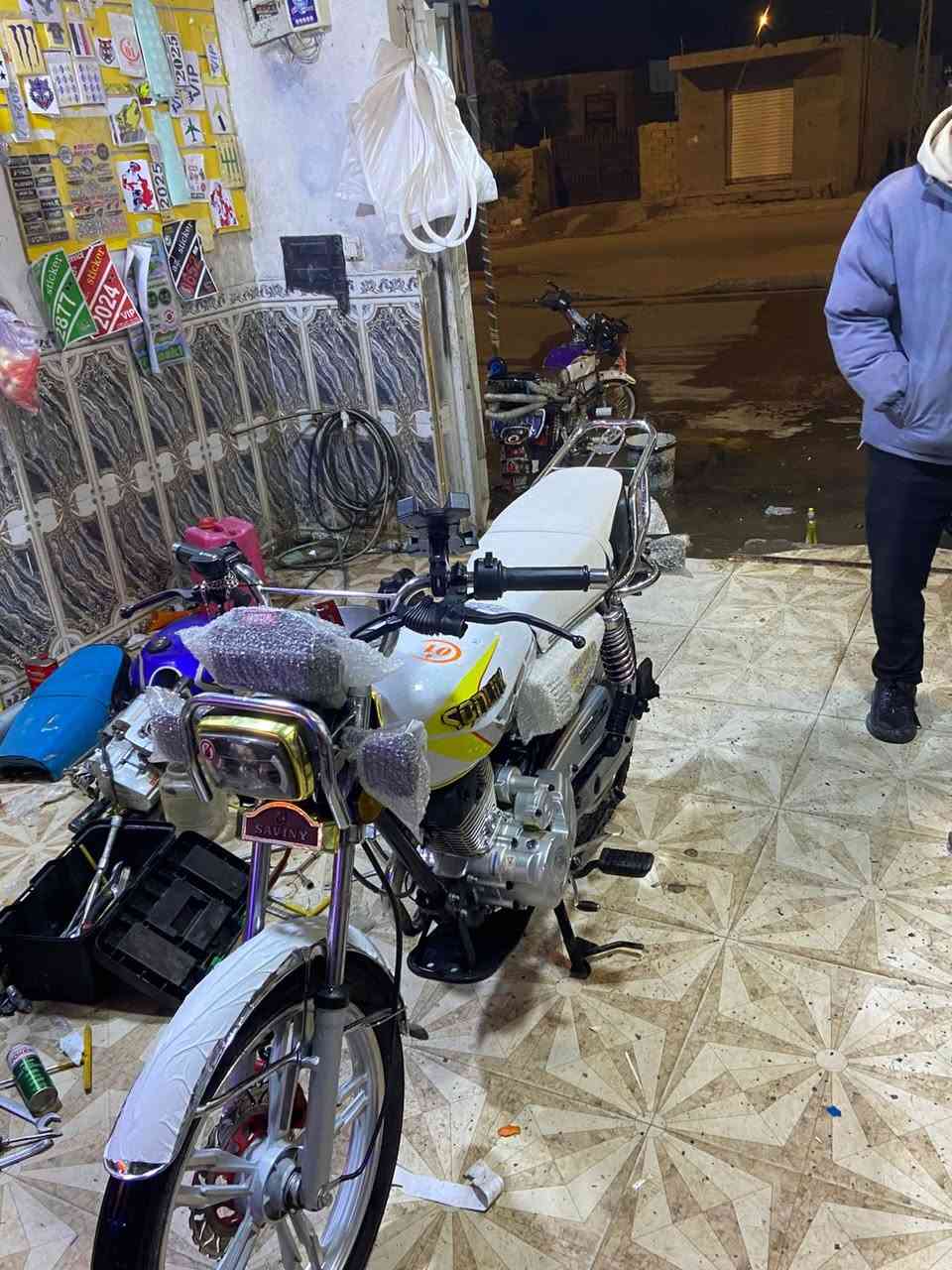 سلام عليكم دراجه موديل2024كلش نضيفه مكفوله اوراق متفيس فقط لل تواصل اتصل 0783 220 2204
