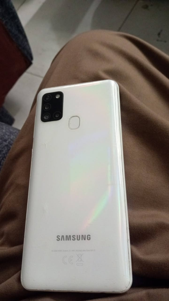 السلا م عليكم جهاز نضيف نضافه95 ذاكره ٦٤جهاز خطين شرط ضمان ١٠ اي شي بيه يرجع رقمي *********** بيه وتساب مكان نجف الولايه عدي توصيل سعر خاص
