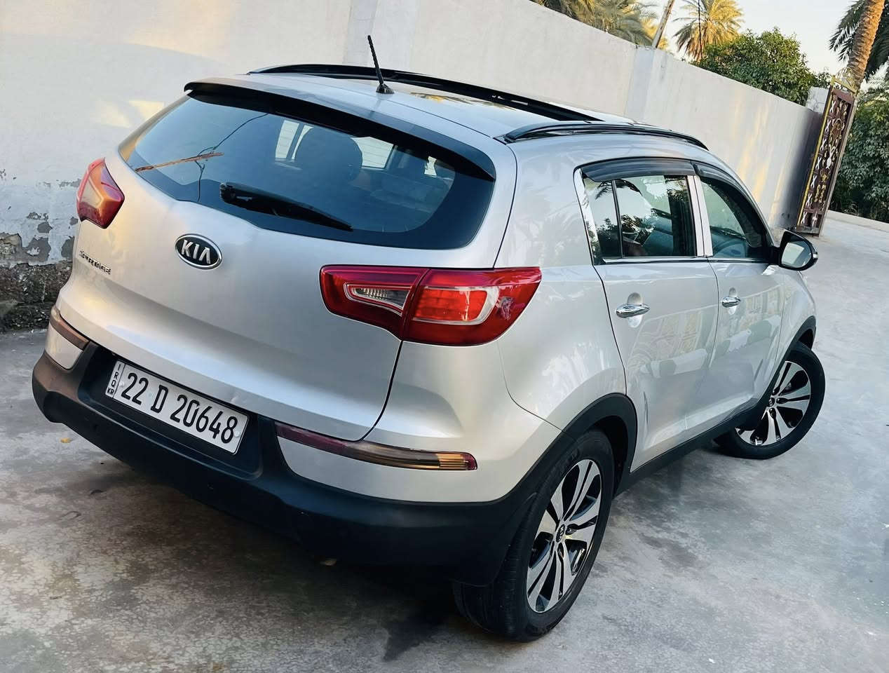 سبورتج 2012 خليجي
صبغ بنيد وربع الجاملغ بدون اي دواخل وبدون ايرباك 

محرك 2000دوش 

رقم اربيل بسمي سنويه 2031

سياره جاهزه وبدون اي نقص 

السعر 135

سياره موجوده بالصويره 

***********
