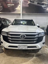 تحيه طيبه الاخوه الأعزاء لاندكروز بيسك موصفات عاديه وكاله ساس السياره ...