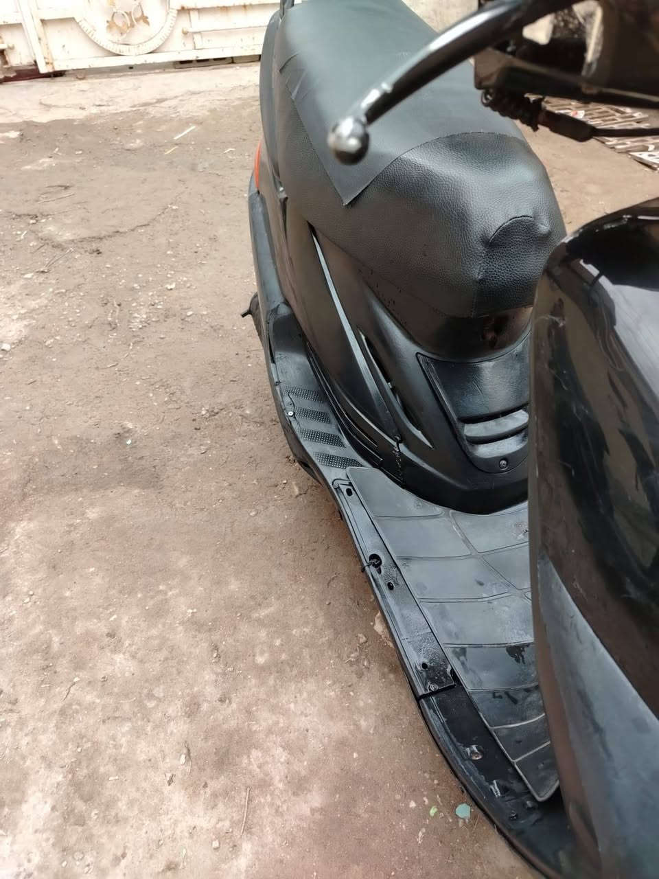 السلام عليكم فراشة فضائي سرعة ١٤٠ دراجة جاهزة من كلشي سلف وهندر كهربائيات شغاله كلهن دبلات تايرات كلجات تجي تفحص وشغل وتطلع السعر(٣٥٠٠٠٠)مكاني بغداد الأمين الثانيه ***********واتساب جماعة ٣٠٠وجوه لاتعلق واخواني الشراي يتصل مجاوب عالتعليق لاتحرج نفسك وتتعب
