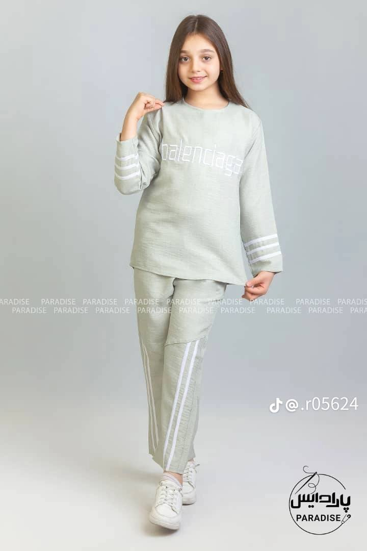 📢 جديدنا.. سوت بناتي "محير" يجمع بين الأناقة والراحة! ✨
للحلوات اللي بعمر (10 - 13 سنة)، وفرنالكم طقم قطعتين بتصميم عصري وخامة تجنن، مناسب للطلعات اليومية والبيت.
🌟 مواصفات الطقم:
القياسات: لعمر 10، 11، 12، 13 سنة (القياسات المحيرة).
التصميم: لمسة ماركة "Balenciaga" مع خطوط رياضية تطي مظهر كول ومميز.
الخامة: قماش بارد ومريح يلبس بكل وقت.
💰 السعر مفاجأة:
فقط 7 آلاف دينار! (سعر تنافسي جداً) 💸
🚛 خدمة التوصيل:
متوفرة لكافة محافظات العراق 🇮🇶 من الشمال للجنوب.
سارعي بالحجز.. الكمية محدودة! 🏃‍♀️💨
#محير #أزياء_العراق #توصيل_كافة_المحافظات #سوت_بناتي #ملابس_بنات


**إذا كنت صاحب هذا الإعلان وتريد حذفه لأي سبب، رجاءا أرسل رسالة إلى الدعم الفني**