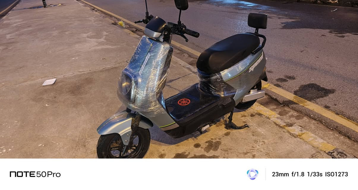 السلام عليكم
ماطول شحن للبيع نوعية ممتازة 6 بطاريات سرعة الصحيحي 85  نظيفه ما بيه اي عطل 4نمر  مواصفاته معروفة 
السعر 550 بيه مجال الطيبين 
عنوان الاول حي الملايين الثانية
عنوان الثاني حي البكر
رقم الموبايل ***********
