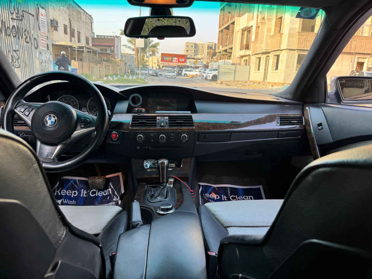 السلام عليكم 
٢٠٠٧  530 I
السياره صبغ عام 
فول مواصفات 
صوره حادثها بأمريكا مرفق ويه الصور 
نقوصاتها كلش بسيطه 
١١٠ وبيها مجال بسيط 
للتواصل ***********
