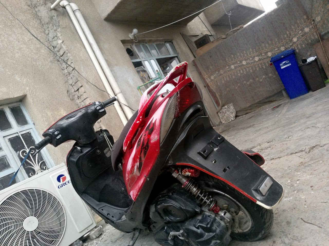 سلام عليكم درجة البيع سعر 300 وبيها مجال قليل مكان حي البساتين رقم***********
