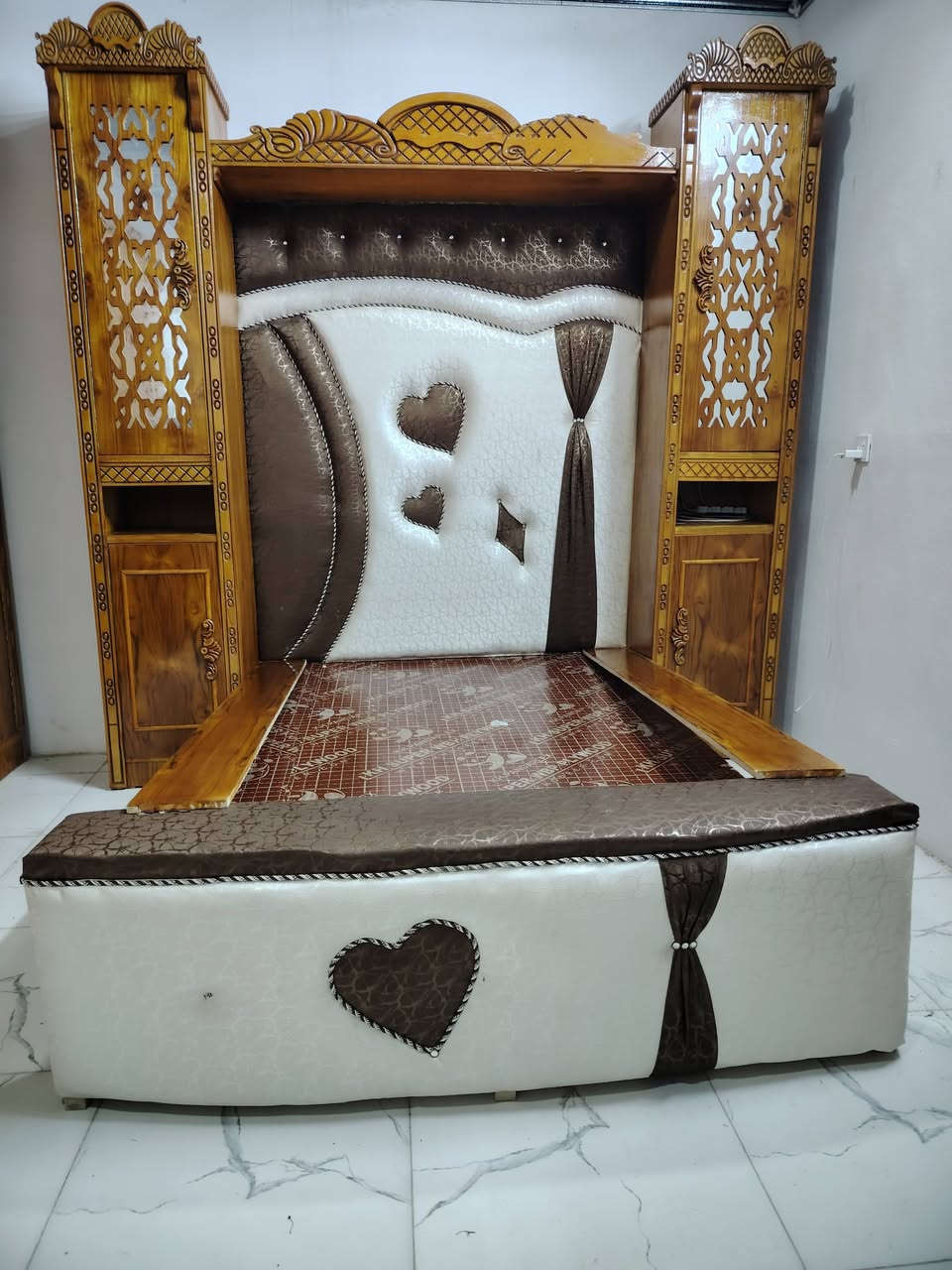 غرفه خشاب مستخدم شي قليل السعر 900وبيها مجال ***********
