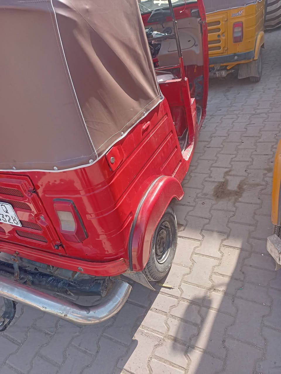 سلام عليكم تكتك موديل 17 محسوبه علا 18 رقم وسنويه سعر اربع ونص عنوني مدينه الصدر رقمي ***********
