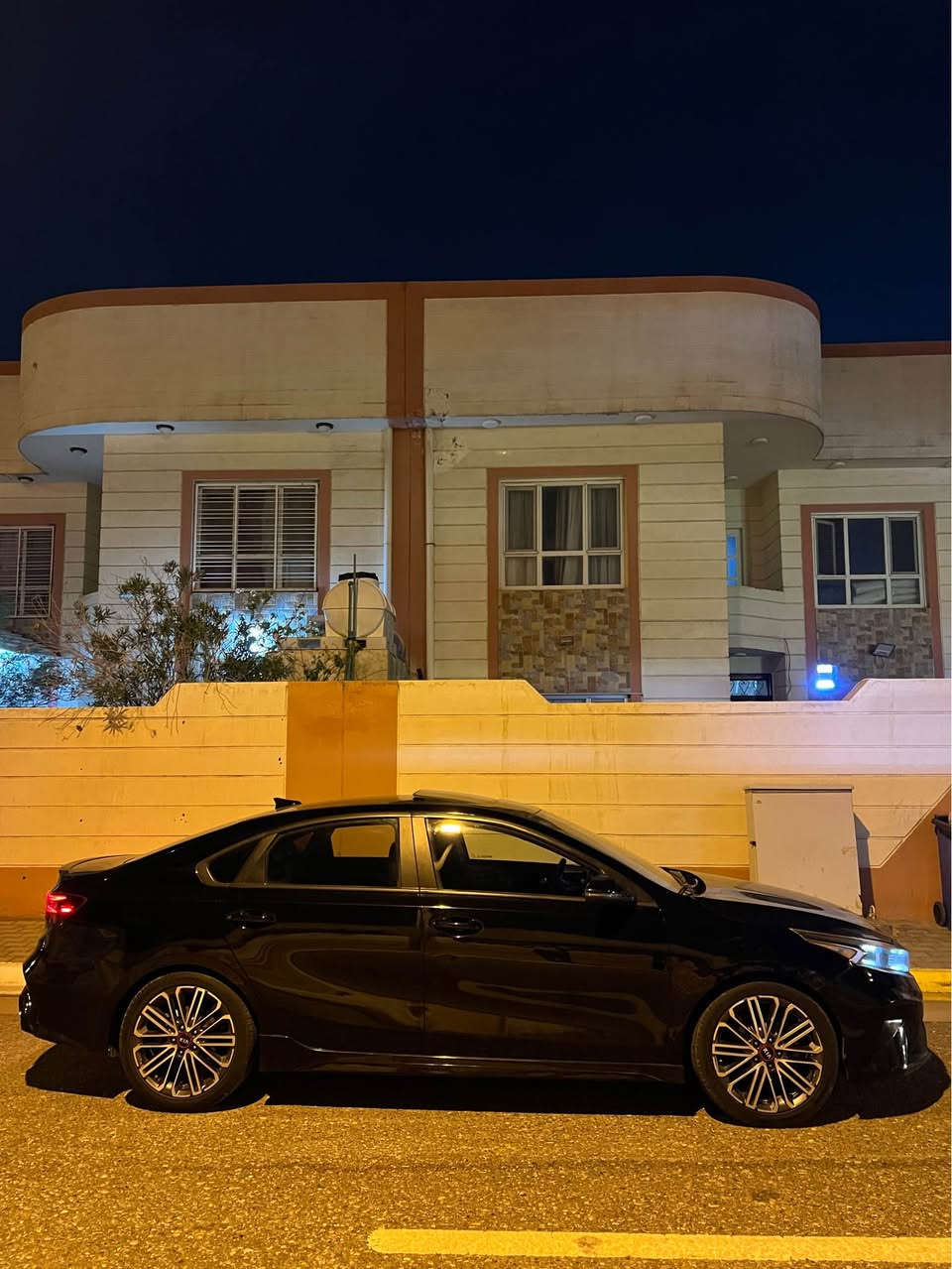 كيا فورتي فئه السياره Gt line مديل 2023 رقم بصره معوقين وكاله عامه السياره فول مواصفات 1/1مكينه دوش  حجم 2000 وكير اي تي ام السيارة وارد امريكي حادثها بسيط ماشيه 45 الف السعر 135 للاستفسار *********** البصرة, العراق
