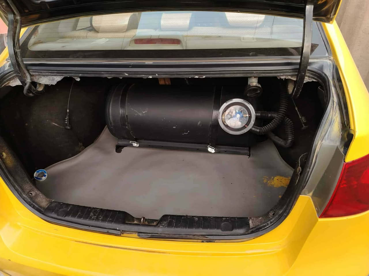 سلام عليكم النتره 2010 امريكي مكينه 2000 حادثها جاملغ الايسر منضومة غاز ... بسمي تحويل ثاني يوم  ***********
