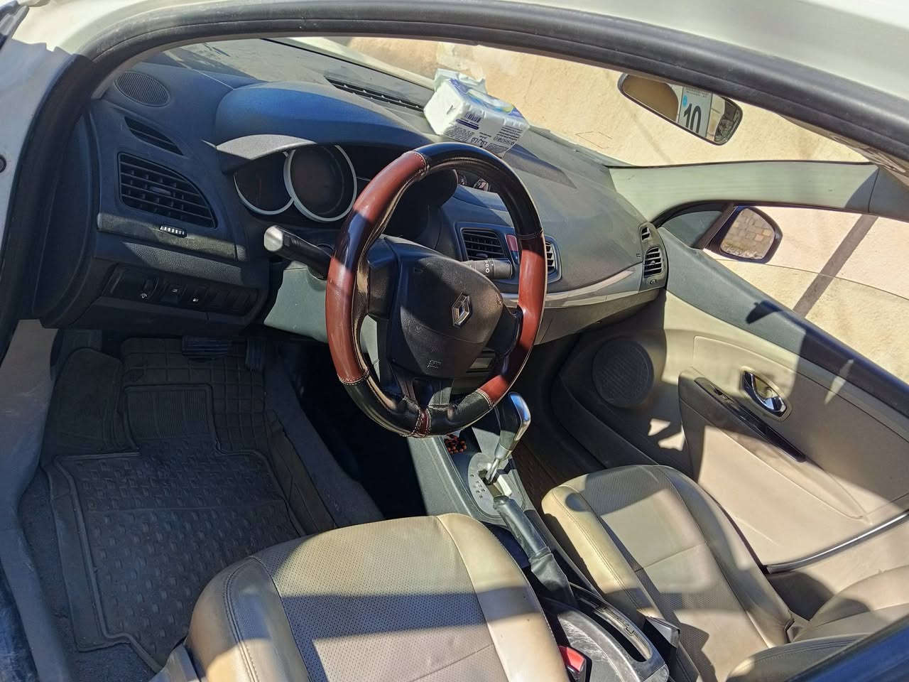 السلام عليكم رينوو فلاونس 2016 بلاديه بيها بس الجاملغ الايسر  رشه جاهزه من كلشي بس محرك عاوج ولف رقم بابل السعر 75 وبيها مجال حك الجيه السياره بكربلاء اي استفسار اتصال***********
