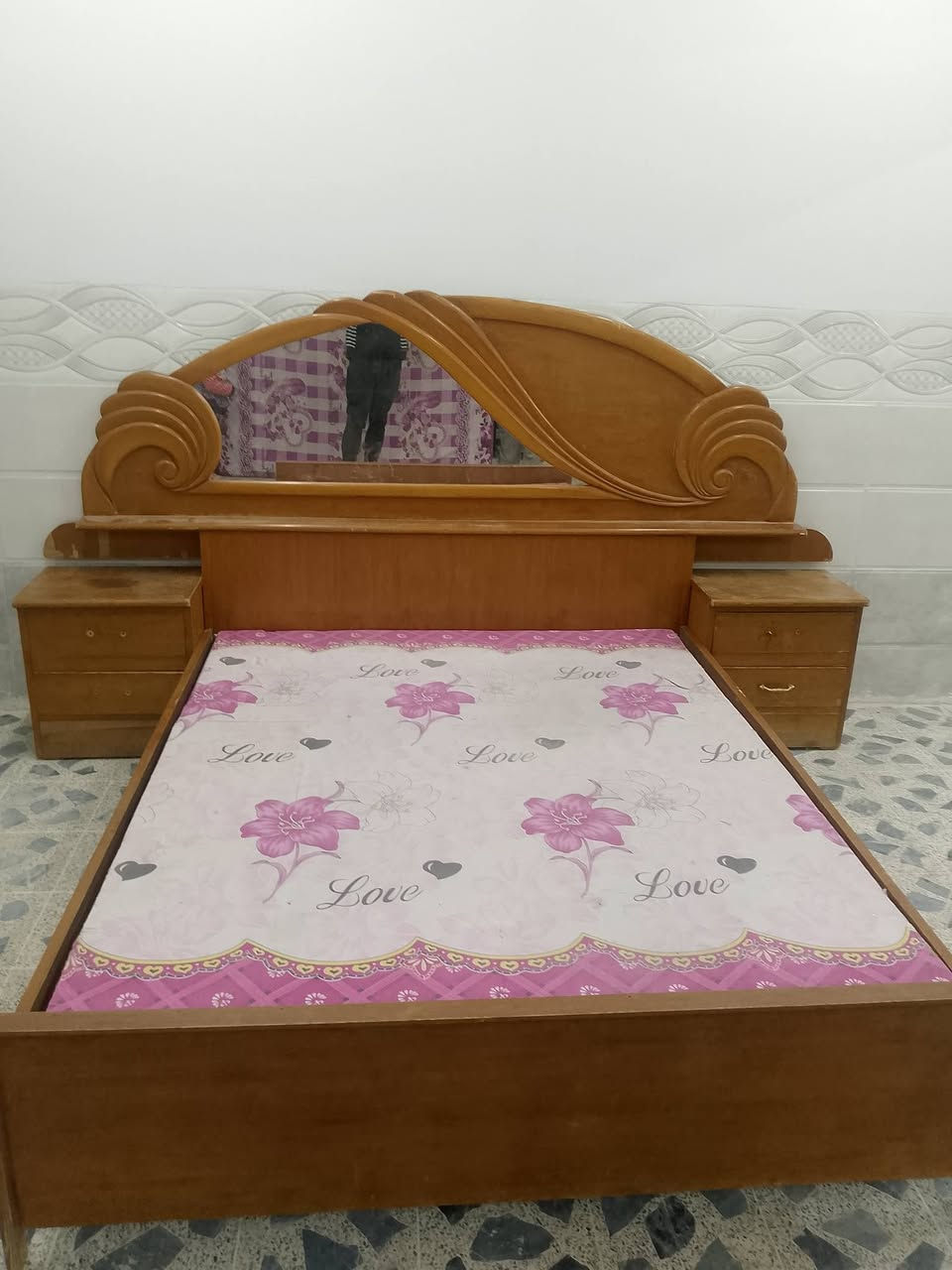 تخت كامل مع الملحقات وقريوله عدد اثنين وترهم طابقين مع الدواشك الاتصال ***********    ***********
