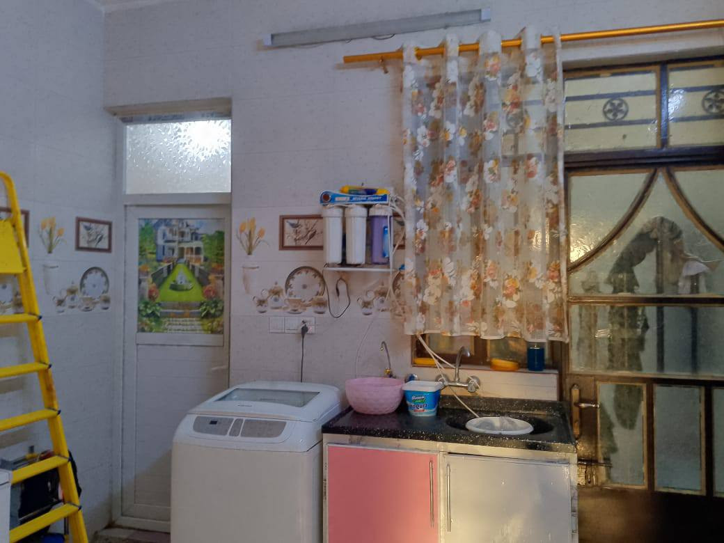 سلام عليكم دار للبيع في حي البساتين شارع أحمد الوائلي فرع نسمه الحياه المساحه 50 متر  السعر اتصال *********** الرقم مابي واتساب رقم خاص
