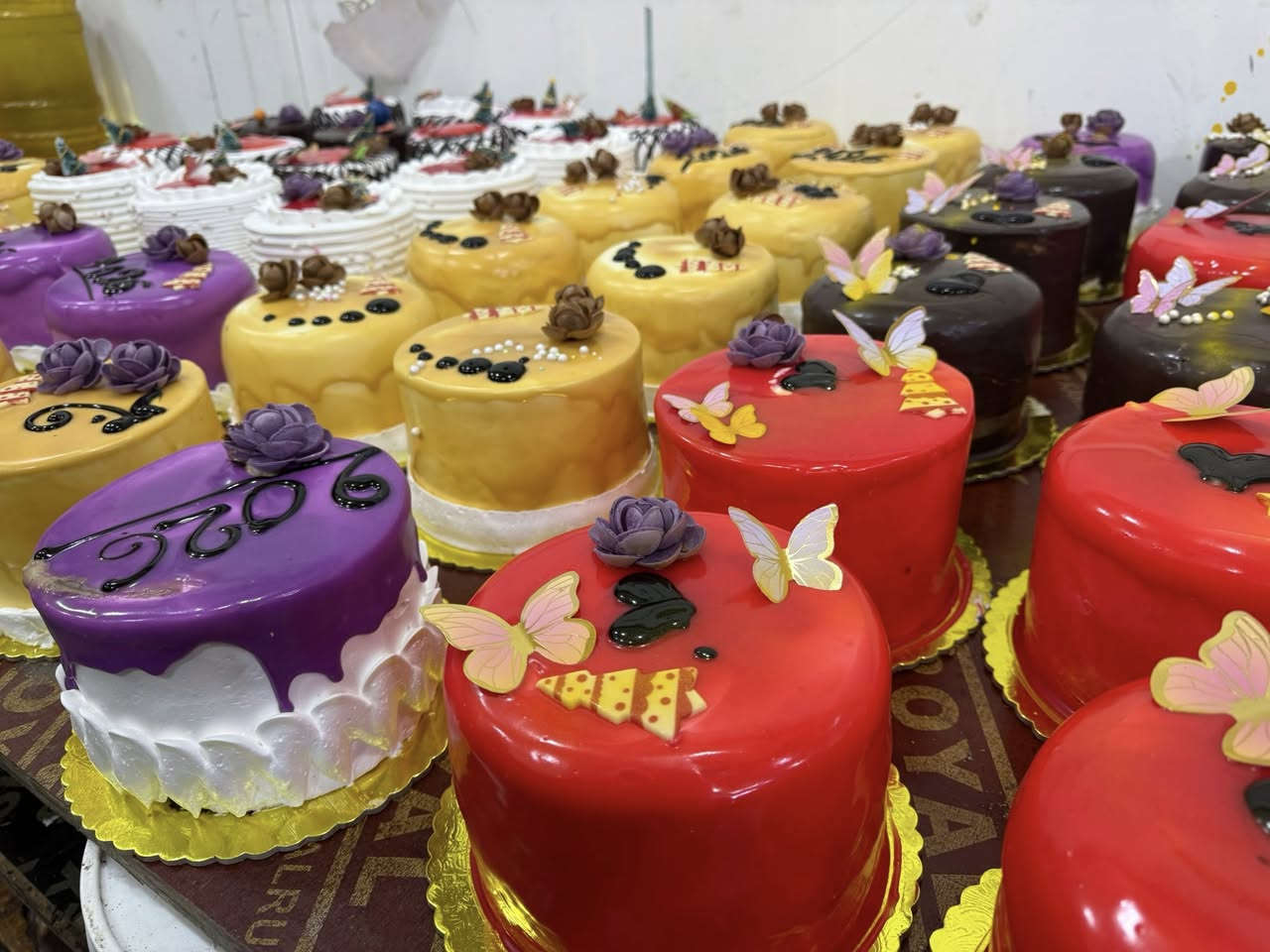 تعلن افران ومعجنات الامير 

بمناسبة حلول السنه الجديدة ٢٠٢٥
جعلها الله علينا وعليكم سنة خير وتغير نحو الأفضل 

كيك حسب الطلب بحشوات مختلفه🍰قوالب وقطع الكيك
وبأحجام مختلفة🎂🍰

تجهيز كافة المحلات والافران والمناسبات جملة -مفرد 

للاستفسار الاتصال 
***********

العنوان📍بغداد الجديدة مدخل شارع النعيرية
