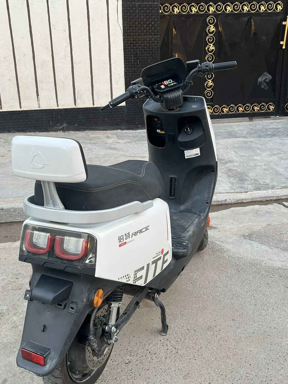 دراجة تانك للبيع الدراجه نضيفه ملف 2700 و ماشيه مثل ما موضح بالصوره السعر 950و بيها مجال


**إذا كنت صاحب هذا الإعلان وتريد حذفه لأي سبب، رجاءا أرسل رسالة إلى الدعم الفني**