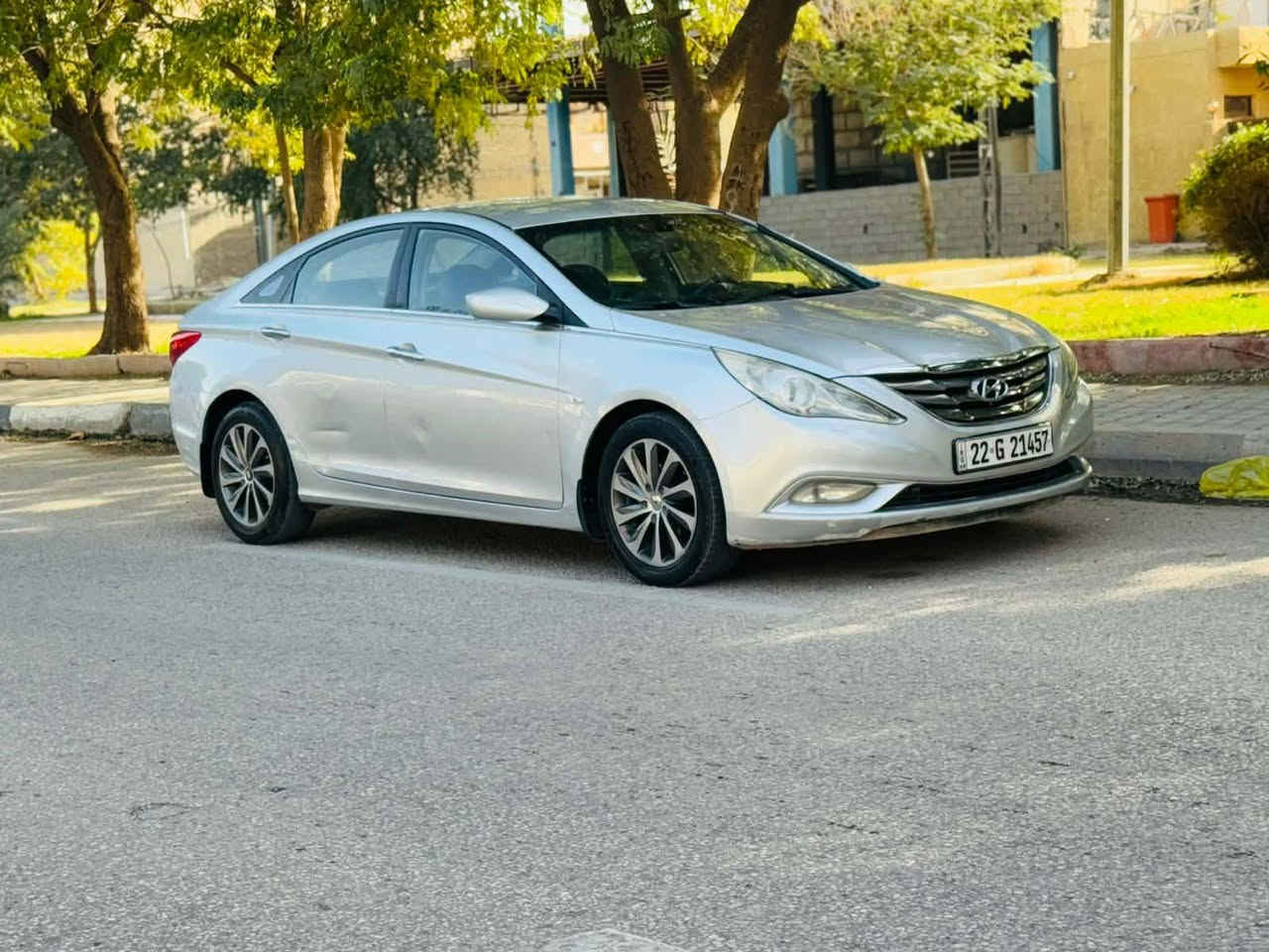 سوناتا مديل 2011 خليجي مكفوله من الضربه والتبديل فقط جاملغ وباب كلير بدون دواخل سياره جديده وجاهزه مواصفات كامره خلفيه تحكم استرين جهتين مثبت سرعه داخل جلد كشنات كهربائي حداديه تخم تاير تبريد تدفئه شغال مكينه وكير مكفولات مكينه 2400 دوش  السياره جديده بمعنه  الكلمه السعر 98 مع المجال للاستفسار اتصل *********** مكان السياره كربلاء
