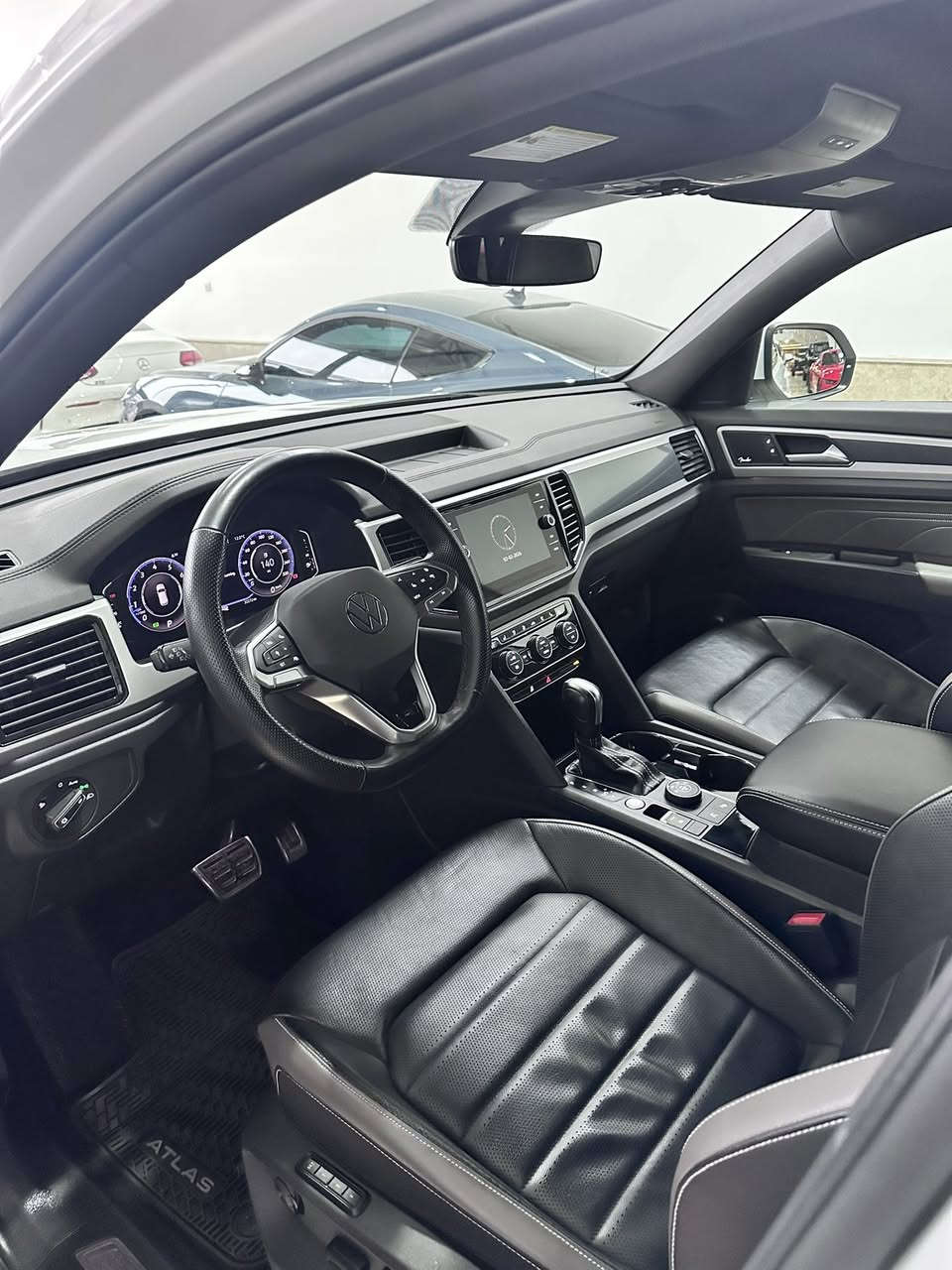 وصول الجديد فولكسفاغن اطلس SEL R_LINE PREMIUM CROS SPORT  محرك V6 تنفس طبيعي سيارة فول مواصفات واحد على واحد 

رقم السيارة : اربيل  
موقع السيارة : دهوك 
نوع السيارة : اطلس كروز سبورت ار لاين بريميوم اعلى فئة 
موديل السيارة : 2023
المسافة المقطوعة: 32.000 ميل 

مواصفات: 1/1 

بصمة تشغيل 
بصمة ابواب 
تشغيل عن البعد 
كراسي جلد كهربائي وخزن 
كراسي تدفئة وتبريد 
كراسي خلفية تدفئة 
اوتو بارك 
شاحن وايرلاس للجوال 
مداخل USB وتايبسي 
بانوراما 
صندوك كهربائي 
حساسات امامية خلفية 
كاميرات فتل 360 درجة 
سستم سماعات Fender Premium
لايت زينون LED مع عدسة متحركة ترحيب 
ستيرن تدفئة 
نظام اوتو ستوب 
رادارت فتل 
رادار مانع تصادم انامي 
رادار خلفي 
رادار خروح عن المسار 
رادار نقطة عمياء جانبي مري 
كيجات الكترونية مع حزمة اشكال 
صندوك كهربائي 
الابواب اضاءة ترحيب علامة فولكسفاغن 
مودات القيادة ثلج + ايكو + نورمال + كوستوم 
مرايات قابلة للطوي كهربائي 
ستاير خلفية بردات 
هوك خلفي 
دفع رباعي فورمتيك 
الويل 21 اينج 

سيارة بيها بعد مواصفات عديدة 

ملاحظات: بدون صبغ كفالة عامة كلين تايتل سيارة جديدة 
للأستفسار :

السعر 36.000$ 

***********
***********
