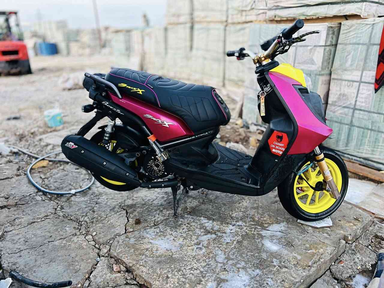 للبيع سكنس جبلي كامله ما بيه اي نقص وبيها قطع رياضيه كلجات وصدر امامي ودبلات خلفيه سبايدر ستيرن يدات رقم ***********
