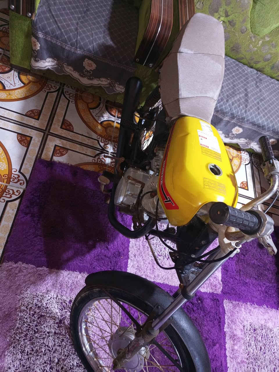 دراجه نامه مكينه شلامجه نضيفه شغاله 225سعر وبيه مجال قليل مكان المعقل يم مطعم ابو ياسر رقم***********
