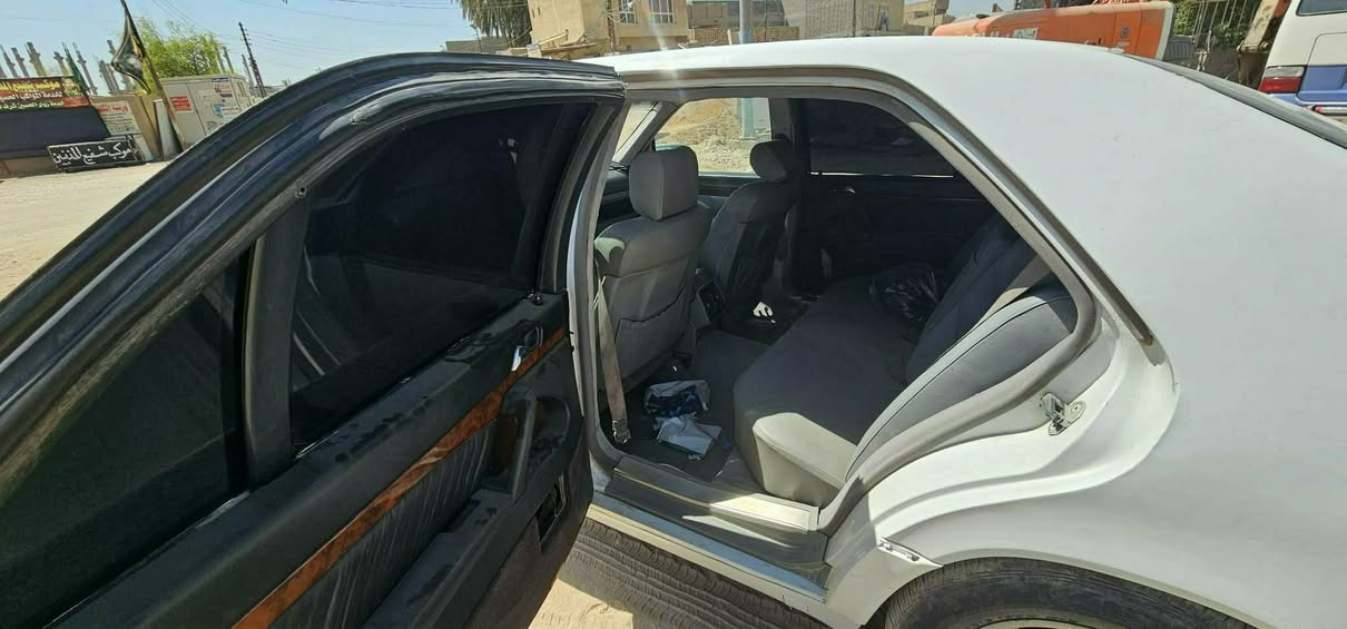 السلام عليكم من رخصة الادمن مارسدس شبح ٩٢ اصل باب طويل فول مواصفات السيارة رقم انكليزي بغداد باسمي تحويل ثاني يوم شرط السيارة كاملة من كلشي نقصهة ماطور سلايت وكمبريسر تبريد مصبوغة عام للبيع السعر ٦٠ مكاني حلة مركز


**إذا كنت صاحب هذا الإعلان وتريد حذفه لأي سبب، رجاءا أرسل رسالة إلى الدعم الفني**