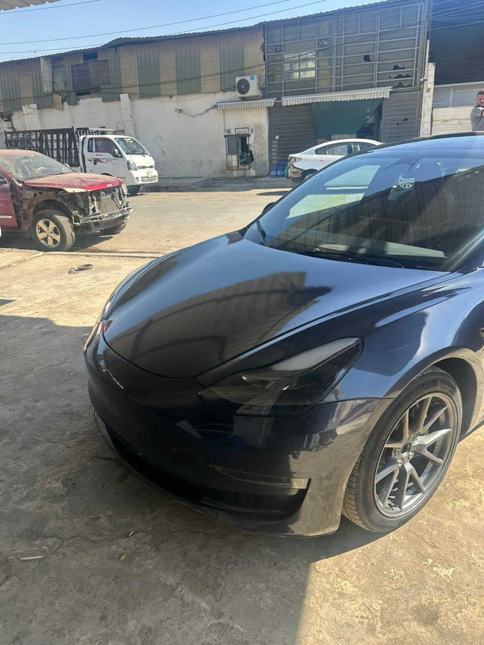 تسلا موديل ٢٣ وارد امريكي الجيل ٣ ماشيه ١٠ حادثهه مثل مموضح بصور بسمي رقم بغداد موجوده ابغداد الكراده السعر ١٥٥ 
للاستفسار ***********
