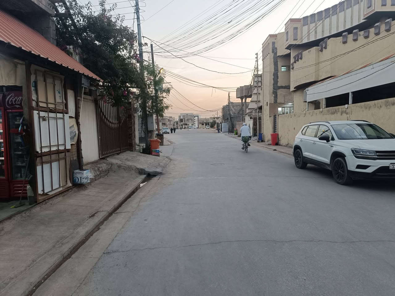 بيت مساحة 225 متر واقع حال 250 ركن على شارعين في حي المعلمين الثانية قريب من شارع 40 ومن شارع التكية 
موقع ممتاز ..سنة البناء 2008
يحتوي على 3 غرف نوم 
سعر 270 
للاستفسار *********** متوفر واتساب

