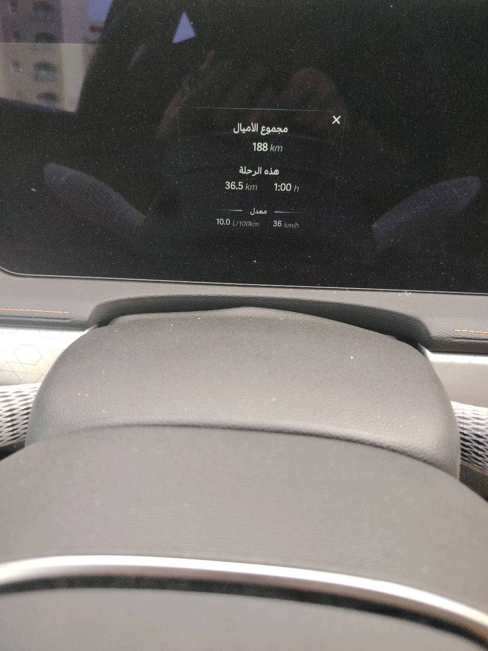 🔥 للبيع — BAIC X7 موديل 2025 اللون سلفر فل أوبشن — قمة الفخامة والتكنولوجيا 🔥 
🚨 أمتيازات مرسيدس بنز !!!
▪️بسعر (175) ورقه و بيها مجال بدون لوحات تاخذها و ترقمها وين متريد ! 🔥  
▪️عداد  الكيلو متر (188كم و قابل للزيادة)!
▪️استلام شركة جديد زيرو!!!
▪️ضمان سنتين تبديل دهن و فلاتر تبريد مجاناً ! 🔥
▪️ضمان 6 سنين محرك و گير ! 🔥 
إذا تدور على سيارة SUV حديثة تجمع بين الشكل الأوروبي، التكنولوجيا الذكية، الراحة العائلية، والمواصفات المستقبلية… فالـ BAIC X7 تعتبر من أقوى الخيارات الموجودة حالياً 😎

━━━━━━━━━━━━━━━

🚘 معلومات السيارة:
▪️ الشركة المصنعة: BAIC
▪️ الموديل: X7
▪️ سنة الصنع: 2025
▪️ اللون الخارجي: سلفر معدني فاخر ✨
▪️ اللون الداخلي: جلد Nappa من مرسيدس برتقالي فاخر مع تطعيمات حديثة
▪️ الفئة: فل كامل / أعلى تجهيز
▪️ عدد الركاب: 5 ركاب براحة ومساحات واسعة جداً
▪️ تصنيف السيارة: SUV عائلية رياضية فاخرة

━━━━━━━━━━━━━━━

⚙️ المحرك والأداء:
🔹 محرك 1.5 لتر Turbo GDI
🔹 4 سلندر تيربو اقتصادي وقوي
🔹 القوة: 185–188 حصان
🔹 العزم: 305 نيوتن متر
🔹 ناقل حركة 7 سرعات DCT مزدوج التعشيق
🔹 دفع أمامي FWD
🔹 استجابة ممتازة بالتسارع
🔹 ثبات عالي على السرعات
🔹 نظام قيادة Eco / Sport
🔹 عزل احترافي للهواء والأصوات
🔹 سرعة قصوى تقارب 240 كم/س
🔹 استهلاك وقود اقتصادي 19.3 كم لكل 1 كم
🔹 خزان وقود 60 لتر

━━━━━━━━━━━━━━━

🛞 نظام التعليق والثبات:
✔️ تعليق أمامي MacPherson مستقل
✔️ تعليق خلفي Multi-Link متعدد الوصلات
✔️ راحة عالية بالمطبات والشوارع العراقية
✔️ ثبات ممتاز بالمنعطفات والخطوط السريعة
✔️ نظام مانع الانزلاق TCS
✔️ نظام الثبات الإلكتروني ESP
✔️ فرامل ABS + EBD + EBA

━━━━━━━━━━━━━━━

📏 الأبعاد والمساحات:
▪️ الطول: 4745 ملم
▪️ العرض: 1892 ملم
▪️ الارتفاع: 1715 ملم
▪️ قاعدة عجلات: 2800 ملم
▪️ ارتفاع عن الأرض: 200 ملم
▪️ مساحة رجلين خلفية ضخمة
▪️ شنطة خلفية كبيرة مناسبة للسفر والعائلة
▪️ تصميم انسيابي بمعامل مقاومة هواء منخفض جداً

━━━━━━━━━━━━━━━

✨ التصميم الخارجي:
✔️ واجهة هجومية رياضية عصرية
✔️ شبك أمامي كرومي فاخر
✔️ إضاءة LED Matrix أمامية وخلفية
✔️ إضاءة نهارية DRL حديثة
✔️ خطوط ديناميكية فخمة
✔️ مقابض أبواب مخفية كهربائية Smart Handles
✔️ سقف بانوراما ضخم جداً بحجم يقارب 1320×850 ملم 🌌
✔️ جنوط رياضية قياس 20 إنج
✔️ مرايا كهربائية مع تدفئة وطي أوتوماتيك
✔️ جناح خلفي رياضي
✔️ باب خلفي كهربائي ذكي
✔️ حساسات أمامية وخلفية كاملة
✔️ كاميرات محيطية 360° ثلاثية الأبعاد HD

━━━━━━━━━━━━━━━

🛋️ الداخلية والفخامة:
✨ داخلية تعتبر من أفخم الداخليات ضمن فئتها السعرية

✔️ جلد Nappa فاخر
✔️ مقاعد كهربائية متعددة الوضعيات
✔️ تبريد + تدفئة  😮‍💨
✔️ ذاكرة حفظ لوضعية السائق
✔️ تحكم كهربائي كامل بالمقاعد
✔️ إضاءة داخلية Ambient Light بـ 64 لون 🌈
✔️ خامات Soft Touch فخمة جداً
✔️ ديكورات داخلية حديثة
✔️ فتحة سقف بانوراما ثنائية
✔️ مكيف أوتوماتيك ذكي ثنائي التحكم
✔️ فتحات تكييف خلفية
✔️ فلتر تنقية هواء للمقصورة
✔️ عزل حراري وصوتي ممتاز

━━━━━━━━━━━━━━━

📱 التكنولوجيا والشاشات:
🔥 من أكثر السيارات الصينية تطوراً بالتكنولوجيا

✔️ 3 شاشات LCD داخلية:
• شاشة عدادات رقمية 12.3 إنج
• شاشة وسطية ترفيهية 12.3 إنج
• شاشة مستقلة للتحكم بالمكيف 7 إنج

✔️ Apple CarPlay
✔️ Android Auto
✔️ بلوتوث + أوامر صوتية
✔️ مساعد صوتي ذكي بالذكاء الاصطناعي !
✔️ نظام التعرف على الوجه 😳
✔️ تشغيل بصمة Start/Stop
✔️ دخول ذكي بدون مفتاح
✔️ شاحن لاسلكي سريع
✔️ USB أمامي وخلفي
✔️ تحكم كامل من المقود
✔️ تحديثات ذكية للنظام

━━━━━━━━━━━━━━━

🅿️ أنظمة الركن والمساعدة:
✔️ كاميرا 360° HD
✔️ عرض ثلاثي الأبعاد للسيارة
✔️ خطوط ديناميكية أثناء الرجوع
✔️ نظام ركن ذاتي Auto Parking 🤖
✔️ مساعد نزول المرتفعات HDC
✔️ مساعد صعود المرتفعات HHC
✔️ Auto Hold
✔️ فرامل إلكترونية EPB

━━━━━━━━━━━━━━━

🛡️ أنظمة الأمان والذكاء:
✅ مثبت سرعة راداري ذكي IACC
✅ تحذير مغادرة المسار LDW
✅ المحافظة على المسار
✅ مراقبة النقطة العمياء BSD
✅ تحذير اصطدام أمامي FCW
✅ فرملة طوارئ أوتوماتيكية AEB
✅ التعرف على إشارات المرور TSR
✅ مراقبة تعب السائق
✅ High Beam Assist للإضاءة العالية الذكية
✅ 6 وسائد هوائية
✅ TPMS مراقبة ضغط الإطارات
✅ فتح الأبواب أوتوماتيكياً وقت الحوادث
✅ نظام مانع السرقة + Immobilizer

━━━━━━━━━━━━━━━

🌟 مميزات تخليها تنافس سيارات أغلى منها:
⭐ تصميم قريب للسيارات الأوروبية
⭐ فخامة داخلية أعلى من سعرها
⭐ تكنولوجيا متقدمة جداً
⭐ راحة ممتازة بالسفر والخط
⭐ مناسبة للعائلة والشباب
⭐ قيمة عالية