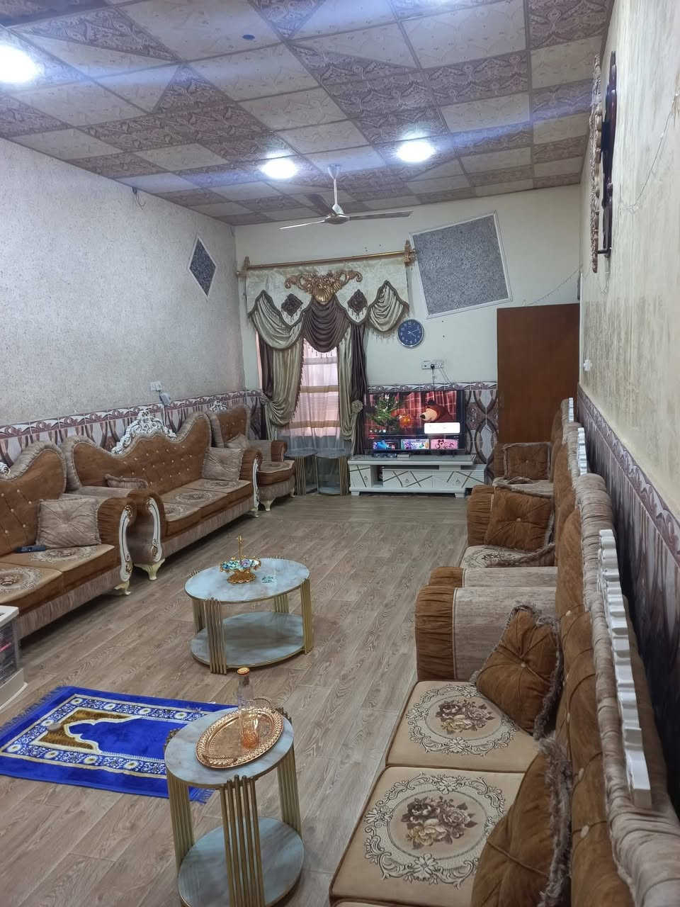 السلام عليكم 🌹❤️
بيت للبيع 425 متر طابق واحد طابو زراعي بسم عراقي تنومه صالحية شارع مضيف الإمام الحسن .ع. شارع تبليط  3 نوم دوانيه صاله مطبخ  كلدور و موزع وصحيات خارجيه وداخليه البناء 300 تقريبا الحديقه125السعر 165  
للإستفسار ***********
