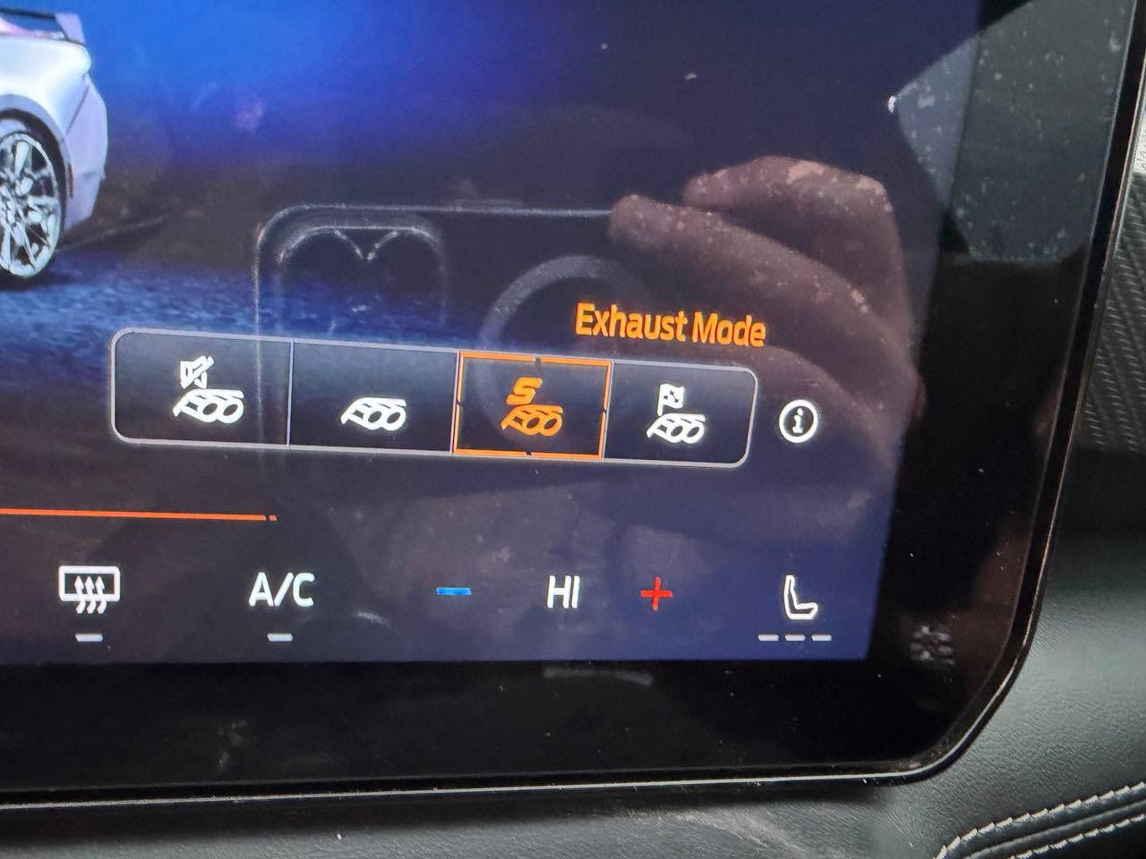 FORD MUSTANG GT 5.0 💥
الموديل : 2024 🚘
اللون : سمنتي ( اللون الجديد )  
رادار جانبي 👀 
رادار امامي 👁️ 
داخل اسود جلد 
كير 10 نمر
كشنات تدفئة وتبريد 
اكتف كزوز 
هندبريك بصمة ✔️ 
تحديد مسار 🛣️
مري حساسات 
ستيرن تدفئه
شاشة الكتروني داخل الجديد متصل بالكامل
شفتات ستيرن 
ليد داخلي 
اوتو هولد 
6 مودات قيادة 
عداد الكتروني 
حساسات 360 درجة امامي وخلفي 
كاميره خلفيه
كروس سرعه 
المسافه المقطوعه : 10000mi مايعادل 16000 كيلو 
الضرر : جاملغ السكن وباب السكن صبغ وجاملغ السايق كلير فقط وبيها ملاحظتين صغيره بخصة بكد الاصبع بالبنيد وشبر بالجاملغ الخلفي بارد السيارة فقط ايرباك تكمة بدون سيترن وبدون دشبول
السعر 26،500 ( 265 ورقة ) 💸 💵 
السيارة مناقصها ولا درهم صرف لادهن ولا دسكات ولا اي ملاحظة كير ومحرك بشرط 
*** السيارة رقم اربيل  وعنوانها اربيل - ERBIL 
للتواصل : 
*********** 📞 ☎️
*********** 📞 ☎️
