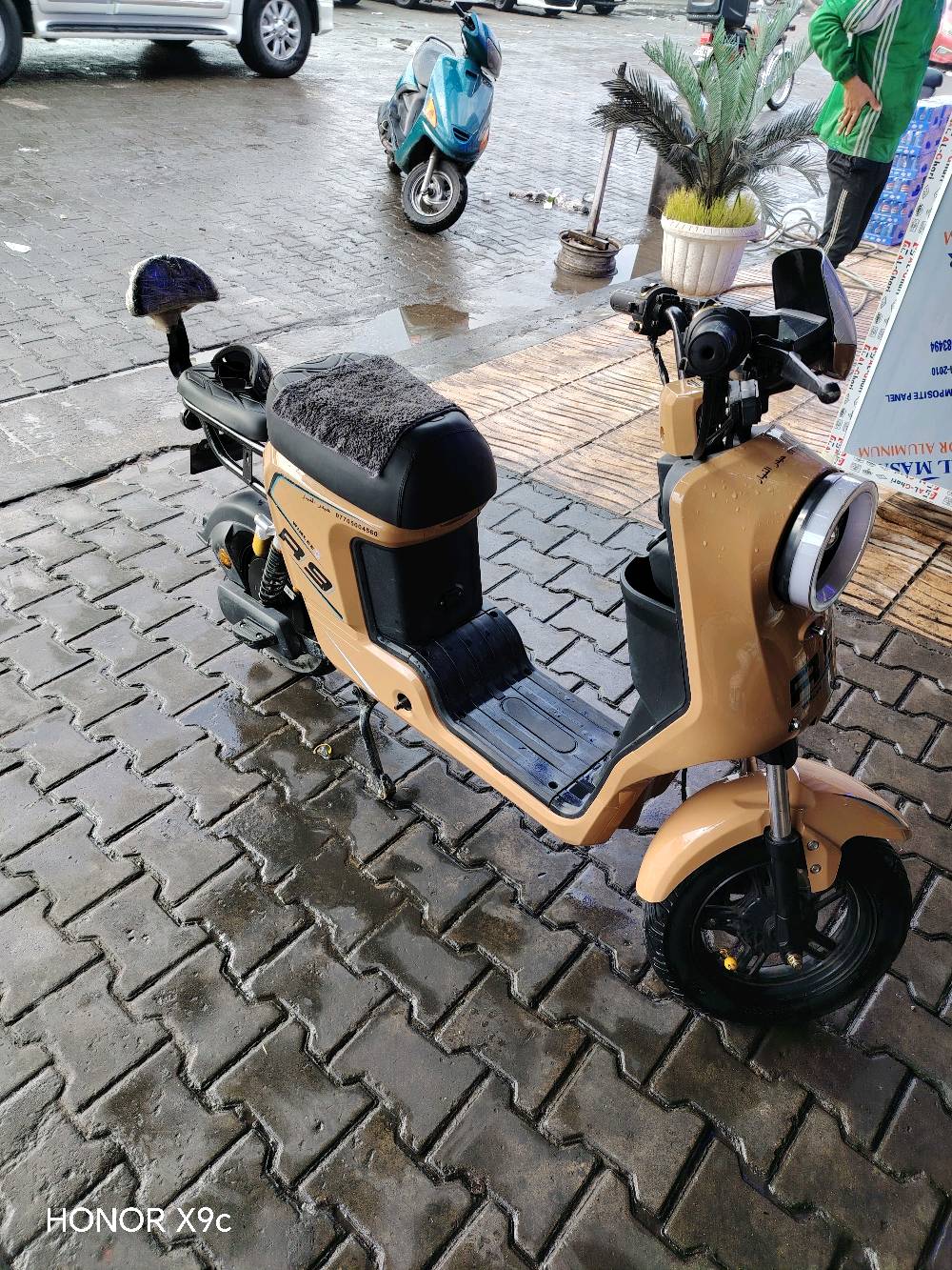 بايسكل شحن R9 للبيع خمس بطاريات وياها ريمونت تشغيل عن بعد ووسويجات اثنين كهربائيات كله شغاله ما عده دكمت الهورن اشكل. سعر 400 وبيها مجال قليل مكاني نجف حي الجمعيه ***********