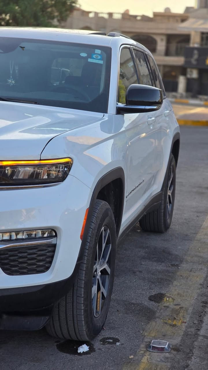 Jeep Grand Cherokee limited 2023
جيب كراند شيروكي موديل 2023
✅️ لمعرفة السعر علق بأي كلمة ✅️
 فئه اللمتد
 السيارة نظيفة جدا 
وكاملة بدون اي نقص
حادث السيارة 
تبديل جاملغ الامامي نفس اللون جهة
 السائق وبارد على حافة البنيد 
وبين الابواب صفحه عكس السائق فقط .
مواصفات السيارة 
معروفه 
5 راكب
 دفع خلفي
 تبريد قطعتين
صور الحادث مرفقة بالمنشور 
 
مكان السيارة بغداد 
رقم تلفون صاحب السيارة 
***********
#جيب #شيروكي
