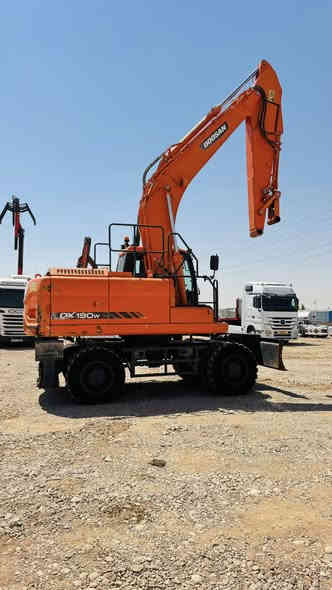 Doosan dx 190-2014-✅👍🆕
740 $
        معرض   محمد علي
         ☎️📱 *********** 
         ☎️📱 ***********
    ساعات:  ٩:٠٠صباحاً   -  ٧:٠٠مساء⏰
    بيع وشراء جميع الاليات الثقيله ✅
     عنوان أربيل/ شارع كركوك ✅📍
