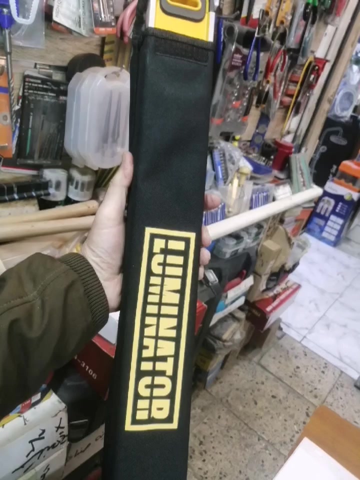 قبان إلكتروني مغناطيسي دقيق طول ٦٠ سم مع ٢ عين قبان فقاعة متحركة (عمودي وافقي) داخل محفظة نسيجية سميكة للحمل ،وصلنا حديثا وبسعر ٢٥ الف دينار للقطعة الواحدة ،مع وجود خدمة التوصيل بسعر ٥٠٠٠ دينار للمحافظات كافة، حارث العزاوي *********** فايبر واتساب، بغداد شارع الرشيد ،باب الأغا ،مقابل سوق الصفارين
