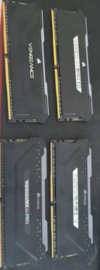رامات DDR4 • كورساير RGB • 8GB×2 3200MHz
