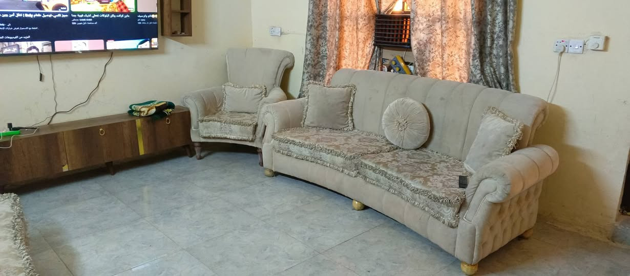 للبيع تهم تركي عشر مقاعد ب400 مكاني الحريه 
***********
