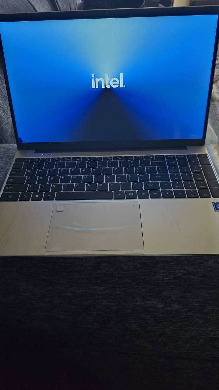 سلام عليكم للبيع دراسه او طباعه يستخدم قيم وخذ مكاني بغداد كراده ***********
