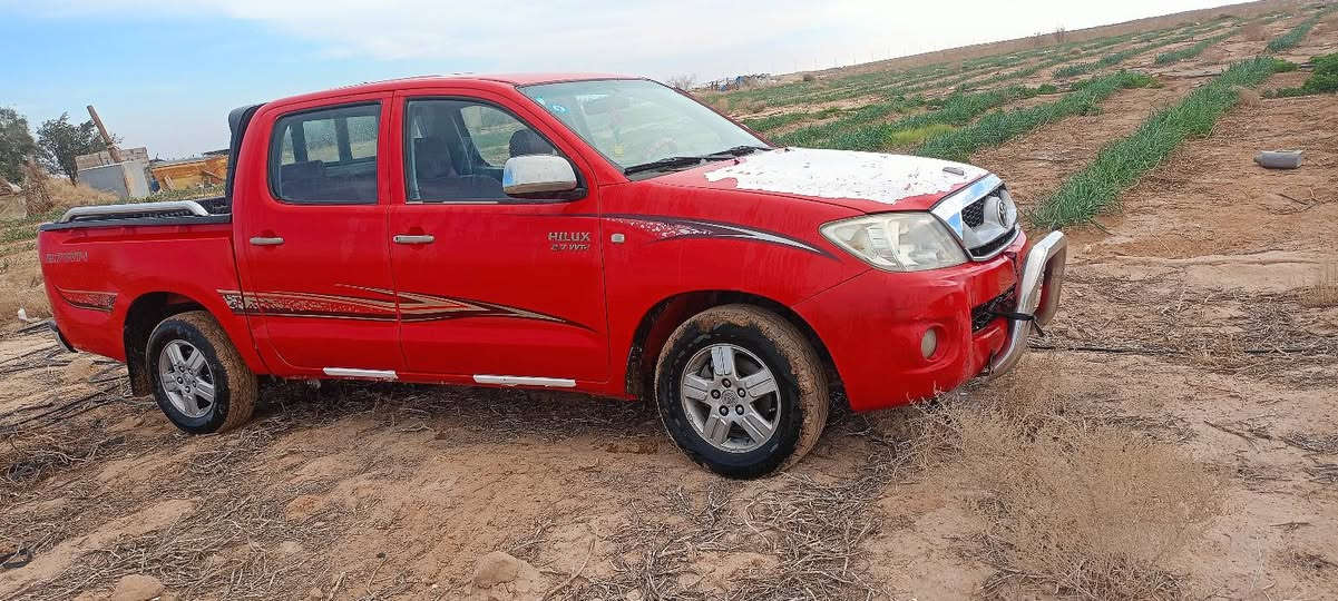 سلام عليكم هايلاكس البيع مديل 2009 رقم بصره نگليزي شاصي 19تحويل ثاني يوم سنويه 2028 سياره نضيفه سعر 150 وبيه مجال مكاني كربلاء شارع نجف كربلاء عمود. 1175  )    ***********
