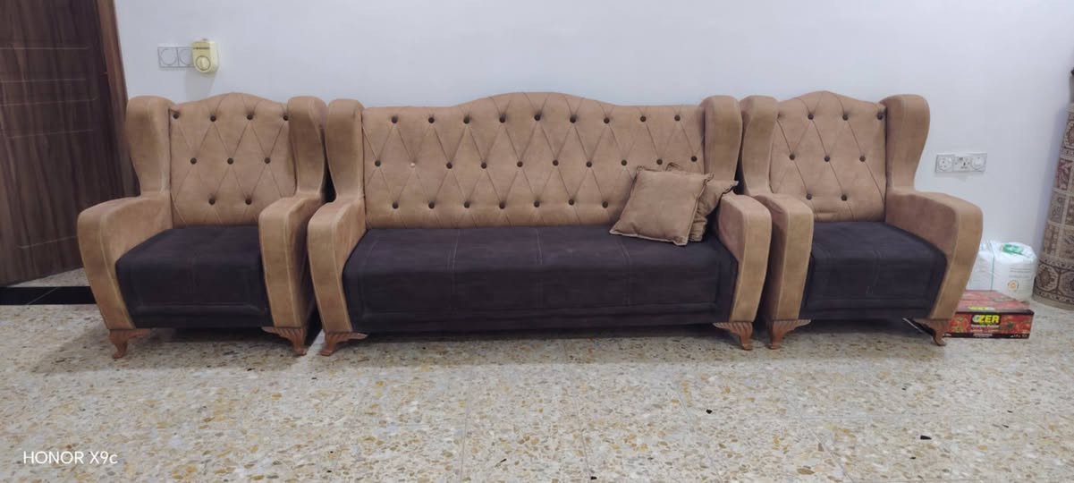 تخم 15 مقعد نضيف جداً مابيه ئي ضرار سعر 400او بيه مجال


**إذا كنت صاحب هذا الإعلان وتريد حذفه لأي سبب، رجاءا أرسل رسالة إلى الدعم الفني**