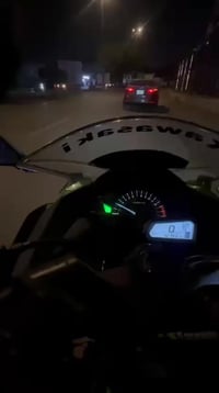 دراجة كاواساكي للبيع. المحرك : ٣٠٠ cc الموديل :2015 الدراجة مرقمة بغدا...