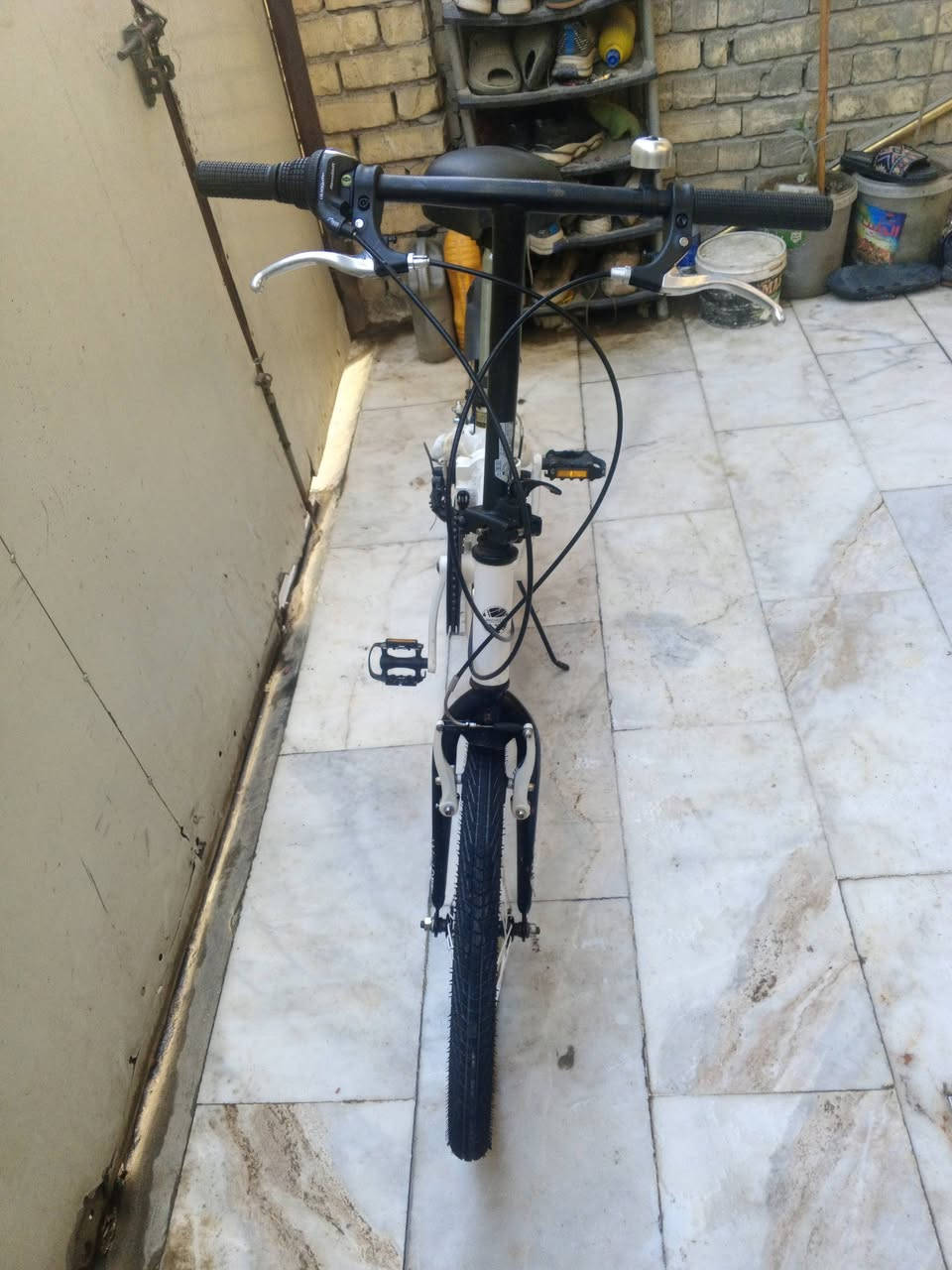 السلام عليكم
بايسكل ياباني للبيع كسر حاوية سعر 100 وبي مجال المواصفات :-
1- لون ابيض 🤍.
2- حجم البايسكل 20🤍.
3- نوع المعدن المنيوم 🤍.
4- تايرات خط ابيض كتان اصلي 🤍.
5- كير خلفي 6 نمر شغال 💯.
6- بريك امامي + خلفي شغال 💯.
   مكاني بغداد الشعب شارع الصحة قرب سوق الصبح رقمي للستفسار *********** . يتوفر خدمة توصيل بغداد فقط.
