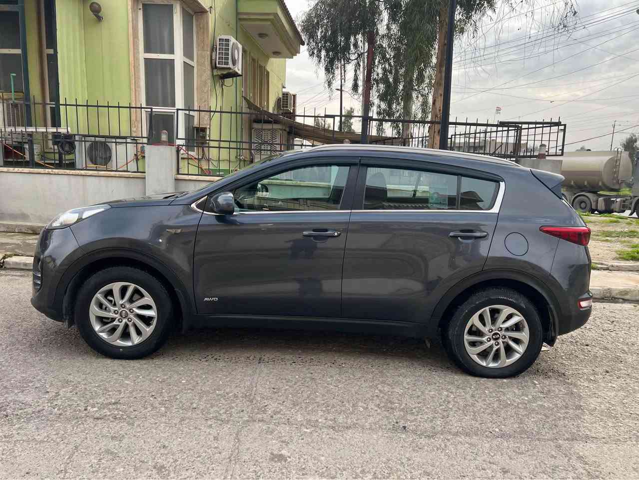 السلام عليكم كيا سبورتاج 
2018 رمادي خليجي كلين تايتل 
عداد المسافة 170km
للاستفسار الاتصال *********** موصل, نينوى
