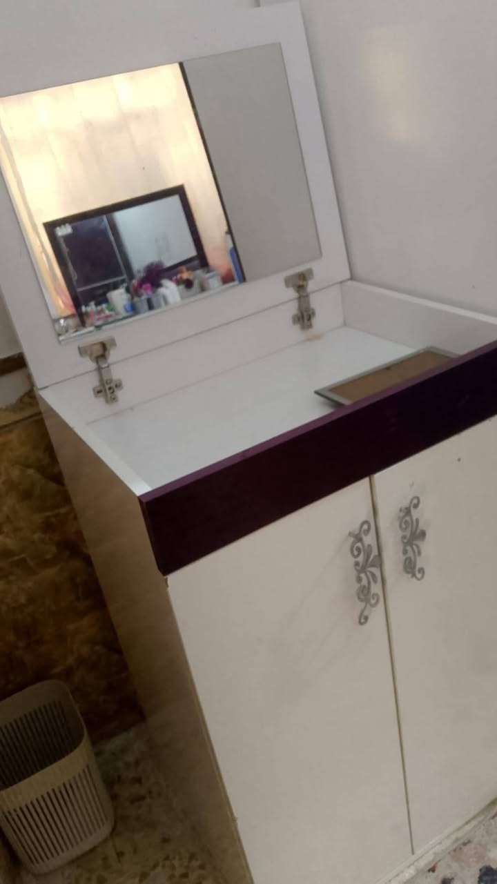 غرفه نضيفه كامله لبيع بسعر مناسب ب٢٢٥ بيها مجال الاستفسار عل رقم ***********
