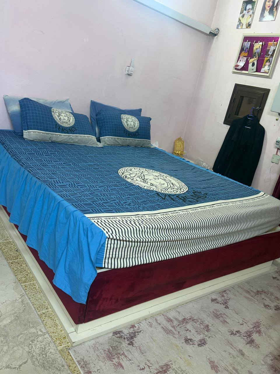 غرفه نوم بحاله جيده 
ضهر الجربايه موجود اي نقص مابيها
850 بيها مجال
مكان حي تونس
***********
