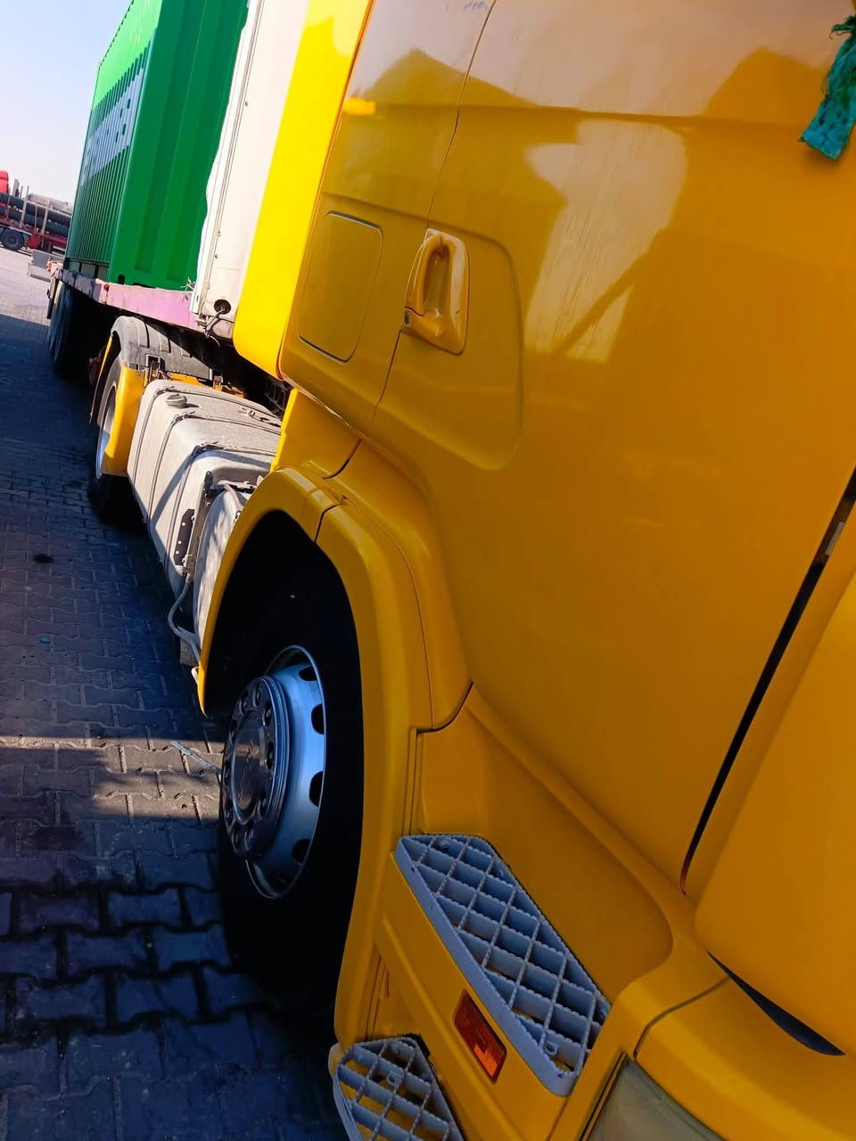 سلام عليكم سكانيا2006 كير اوتماتيك محرك اجكسن سوبرين 420 يبخر ما ينقص جديد تخم تاير بس راس ابيع. راعيه يمي سنويه توه منتهيه بس راعيه بسجن ابيع عله هل وضعيه نص دقدااق رتايدر ما يشتغل قماره مصبوغه بدون ضربه مكفوله دبل مناميه دبل لكزز بل كارتون دواخله وكله سياره حلوه نقصه ترتيب سعره بس راس قفل 180. 

***********

عنوان بصرا قضاء شافي قرب محطه القبطان  ... 🧡👑
