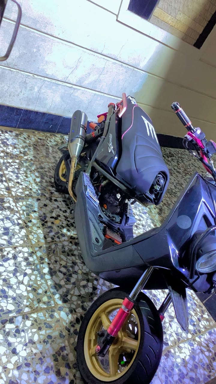 سلام عليكم دراجة سكنس جبلي ام عيون مزوده تزويد اصلي  نضيفه وبيه أوراق دخول كمارك العراق ومنفيس كله اصلي نكره سلف مستعجل على بيعته سعر مليون وخمسين ب
وبيه مجال الطيبين  ***********مكاني بغداد الجديده
