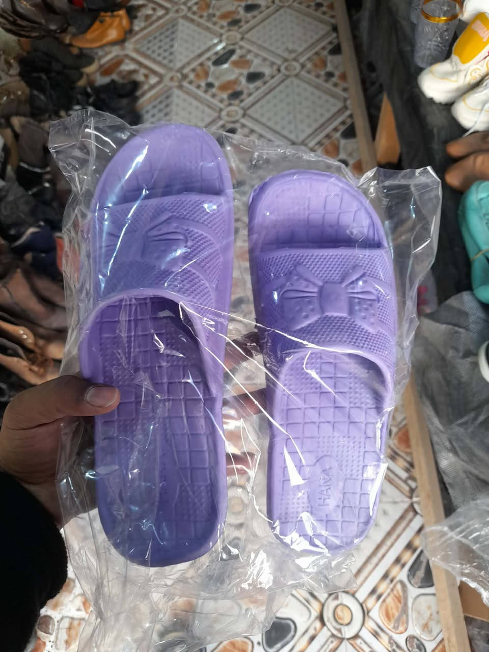 ع بركة الله وصلت 
الاحذيه البناتي 
ونعال الحمام النسائي
واسط قضاء الحي شارع العقارات


**إذا كنت صاحب هذا الإعلان وتريد حذفه لأي سبب، رجاءا أرسل رسالة إلى الدعم الفني**