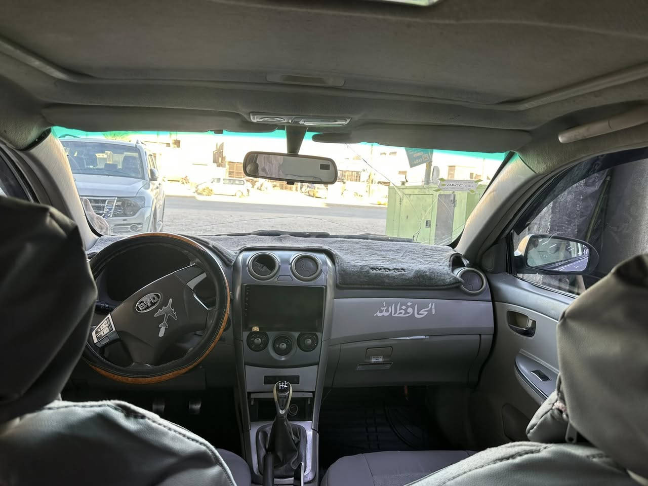 سلام عليكم 
بي واي ديG3موديل 2013
كير عادي المرغوب 
سياره كير مكينه خير من الله 
مصبوغه حزام سياره حلوه خير من الله 
بيها نواقص بسيطه 
سعرها 51وبيها مجال حك الجيه 
مكانها بغداد القاهره يم شركه التوصيل للامزون قرب جسر البنوك 
***********
